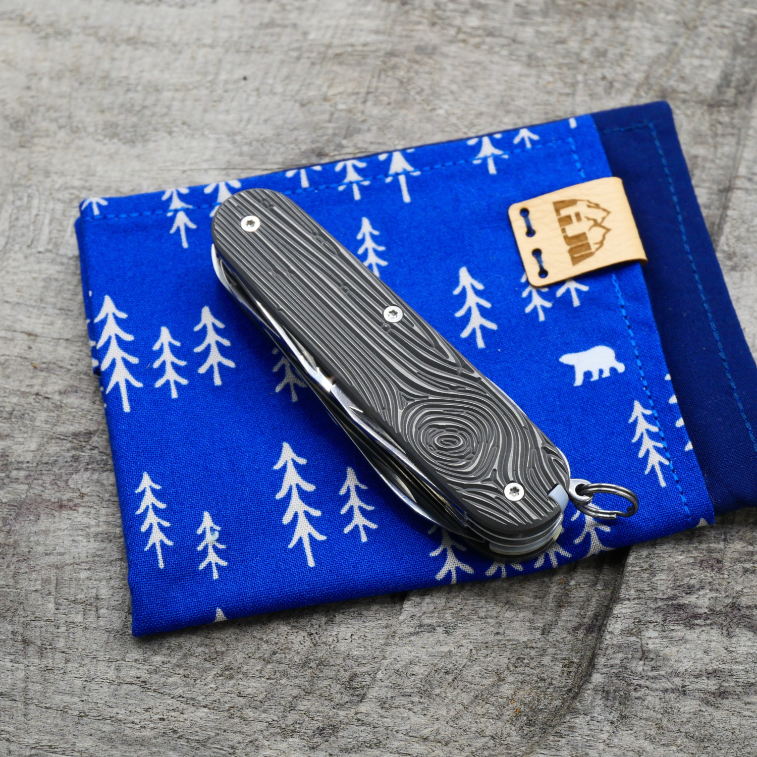 WOOD - HUNTSMAN - dark wash - fertig montiertes Taschenmesser - Titan Grade 5  (Ti 6AI 4V)  - 91mm